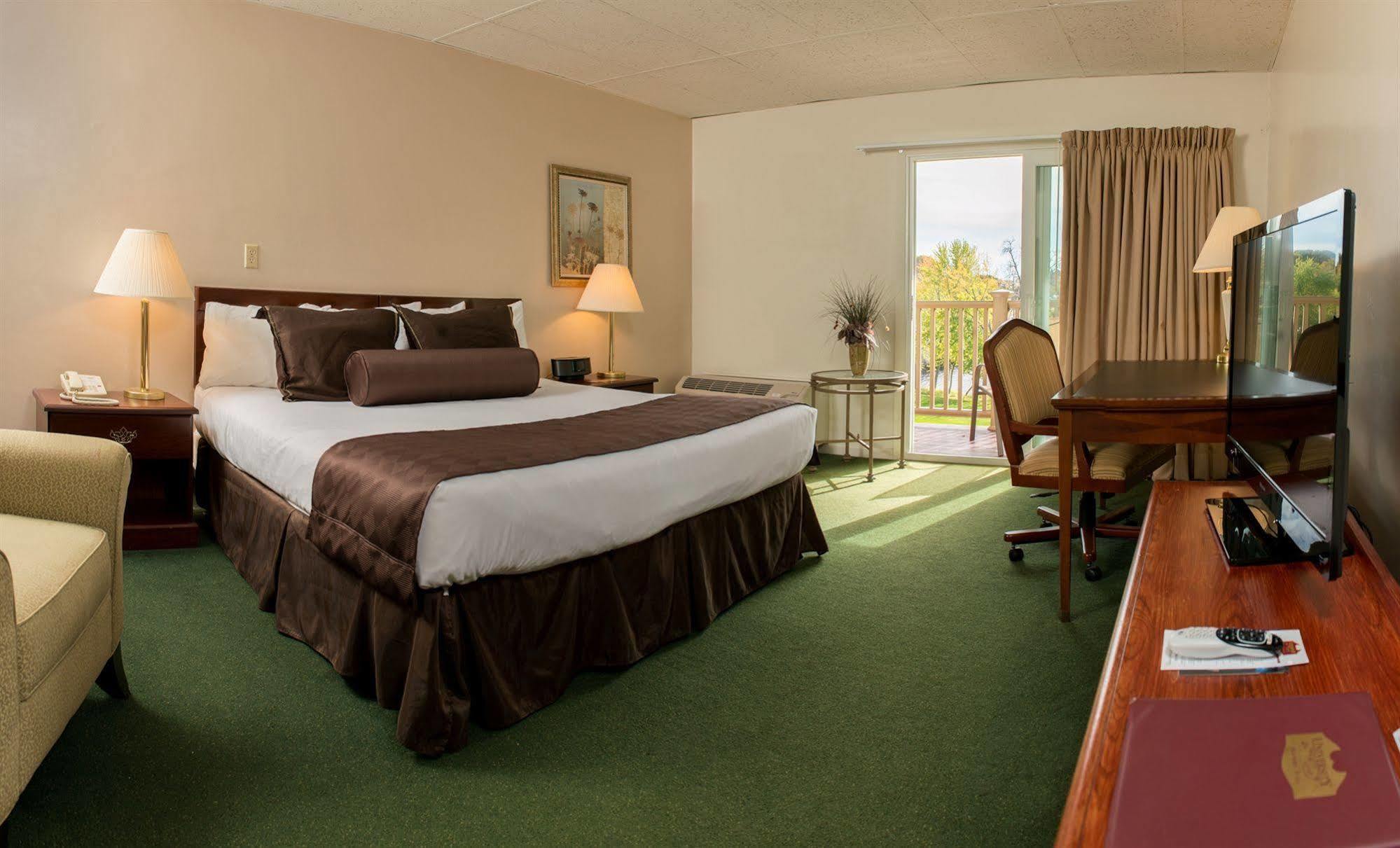University Inn Academic Suites Orono Esterno foto