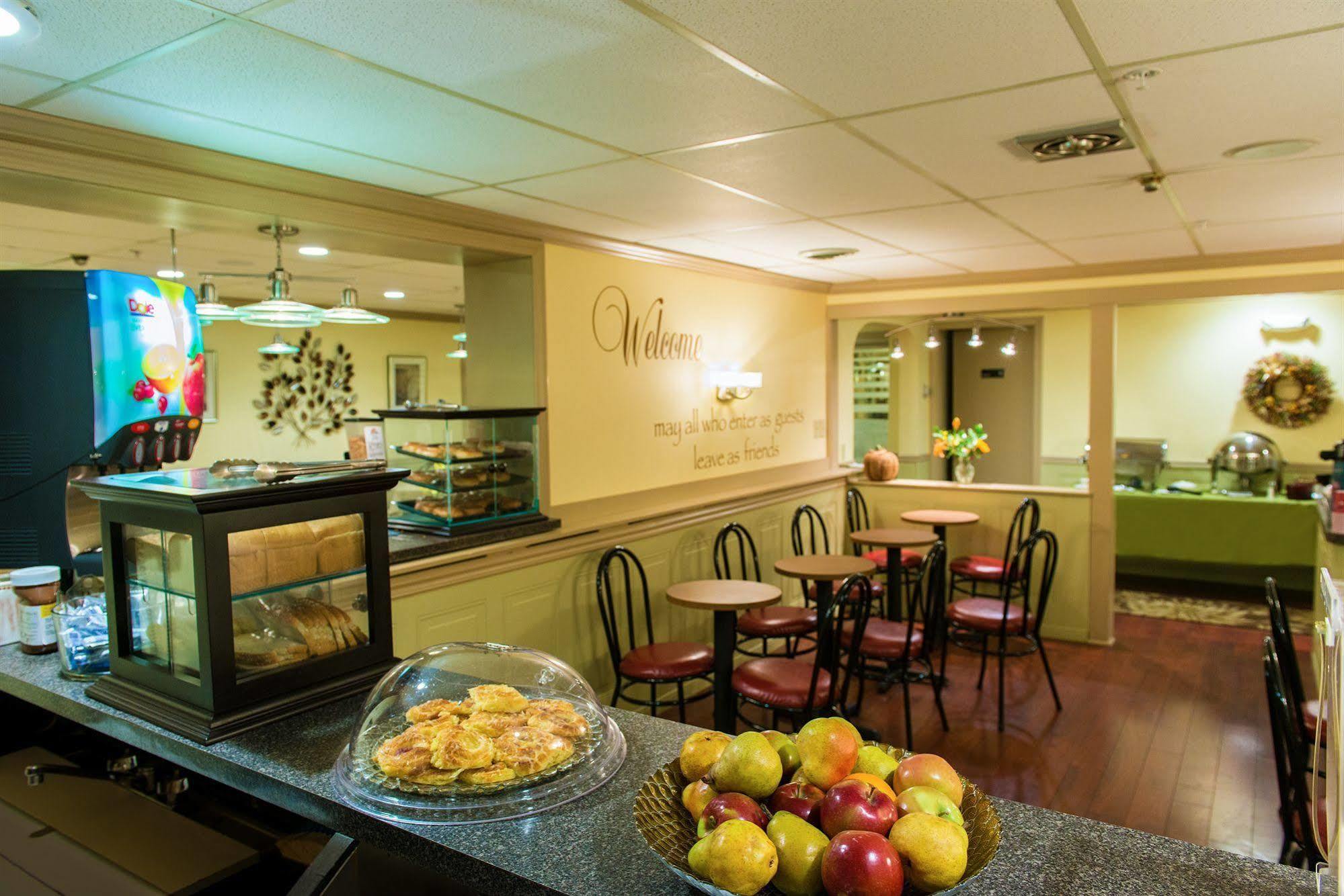 University Inn Academic Suites Orono Esterno foto